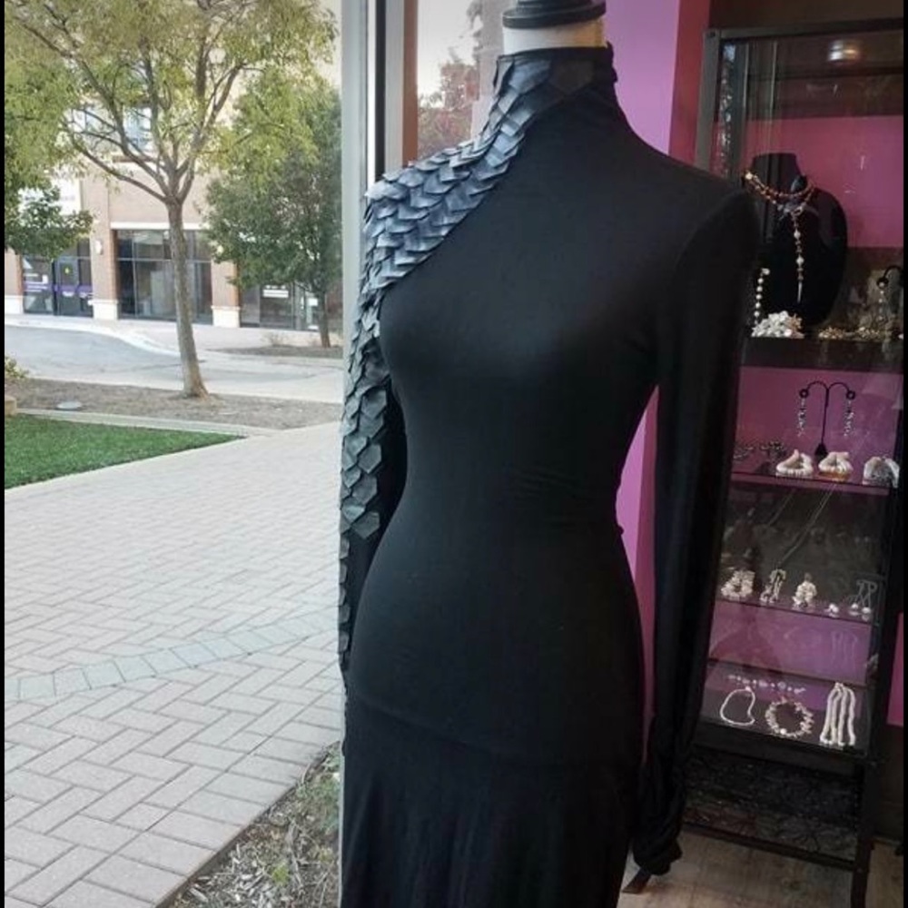 Dress - Picture 2 of 5